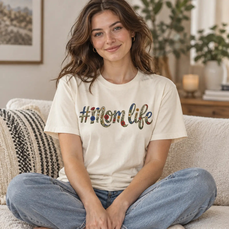 #MomLife Graphic T-Shirt – Motherhood Gift