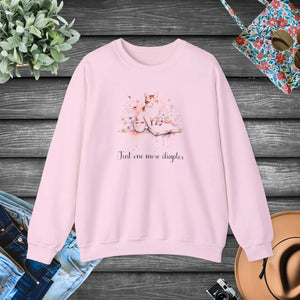 Just one more chapter cat reading book lover crewneck sweatshirt - sweatshirts