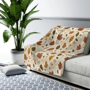 Hemmed edge of a DipaliZ 100% polyester sherpa fleece blanket