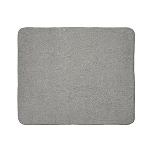 Sewn-in label and hemmed edge on a DipaliZ sherpa blanket