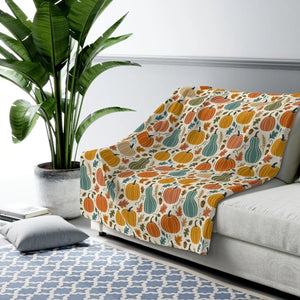 Velvety sherpa backing on a printed DipaliZ autumn throw