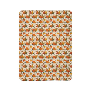 Beige base of the DipaliZ autumn pumpkin sherpa throw
