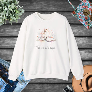 Just one more chapter cat reading book lover crewneck sweatshirt - sweatshirts