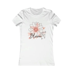 Women’s Favorite Tee - Lush Floral Bloom Comfort Top - Dipaliz - s / White - T-shirts