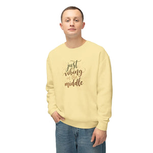 Cozy Crewneck Sweatshirt - just Vibing in the Middle - Dipaliz