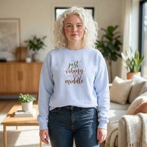 Cozy Crewneck Sweatshirt - just Vibing in the Middle - Dipaliz - Hydrangea / s
