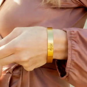 Engraved Gold Cuff Bracelet Rise Inspirational Bangle Dipaliz - one Size / 18k Pvd Coating - Bracelets