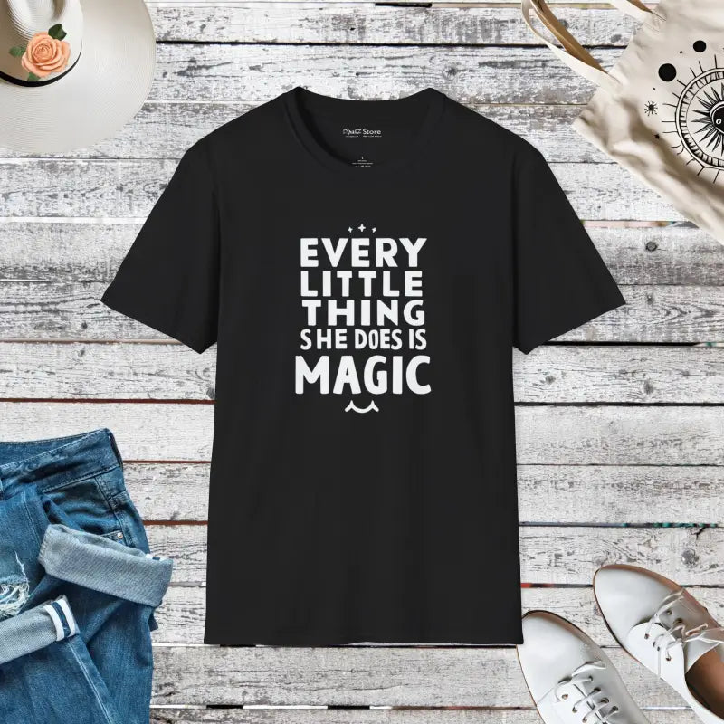 Everything she does is Magic Softstyle T-shirt - Black / s