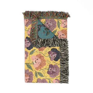 Matte textured woven face of the DipaliZ retro rose throw blanket