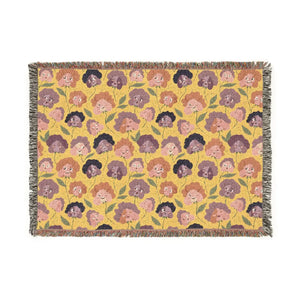Half-drop repeat giving period rhythm to the DipaliZ retro rose weave