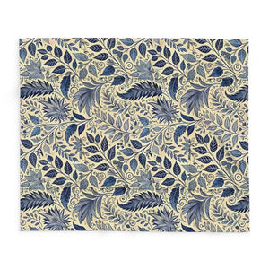 Home Decor - Vibrant Blue Foliage Arctic Fleece Blanket - Cozy Comfort - Dipaliz
