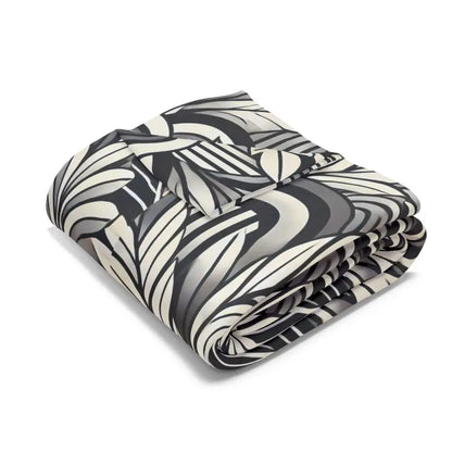 Vibrant Arctic Fleece Blanket with Geometrical Leaves Pattern - Home Decor