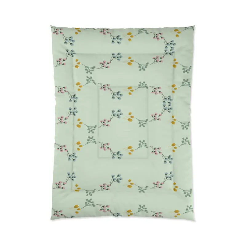 Snuggle in Style with our Green Floral Pattern Polyester Comforter - Home Decor