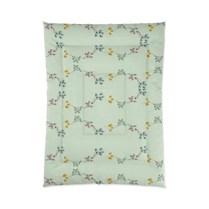 Snuggle in Style with our Green Floral Pattern Polyester Comforter - Home Decor