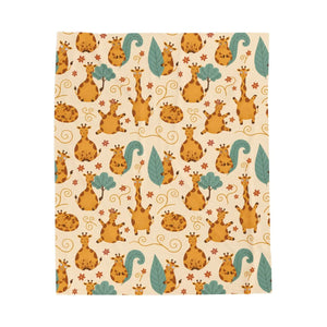 Soft-edged caramel and toffee markings on the DipaliZ giraffe blanket