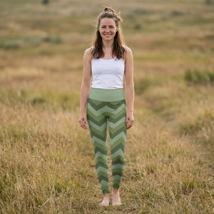 Green Chevron Leggings - Zigzag Pattern for Deep Squats - Dipaliz