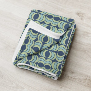 Green Throw Blanket – Soft Silk Touch Plush - Dipaliz - Blankets