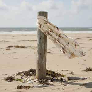 Vibrant Roses Beach Towel - Soft Polyester - Dipaliz - Towels