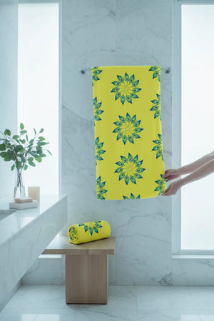 Vibrant Peacock Feather Towel - Soft Cotton Beach - Dipaliz - Towels