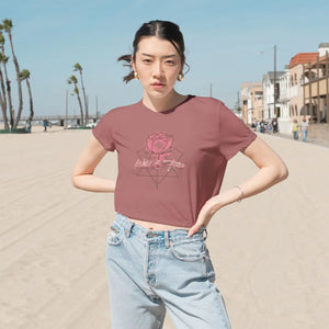 Flowy Cropped Tee Rose Flower Soft Everyday Wear - Dipaliz - T-shirts - m
