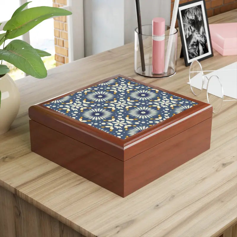 Luxurious Geometric Jewelry Box: Keep Valuables Safe in Style - Box