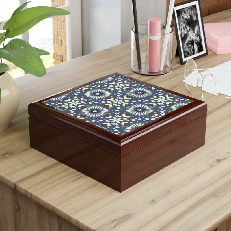 Luxurious Geometric Jewelry Box: Keep Valuables Safe in Style - Box