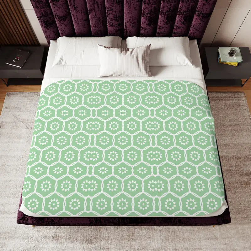 Chic Comfort: Pastel Green Sherpa Blanket with Abstract Flair - Home Decor