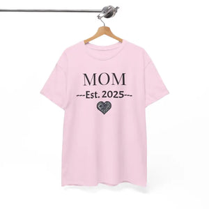 Deluxe T-shirt Mom Established 2025 Heavy Cotton Unisex Tee - Dipaliz - T-shirts