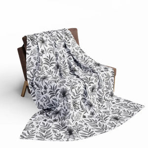 Floral Arctic Fleece Blanket - Elegant Monochrome Warmth - Dipaliz - 60’’ × 80’’ - Blankets