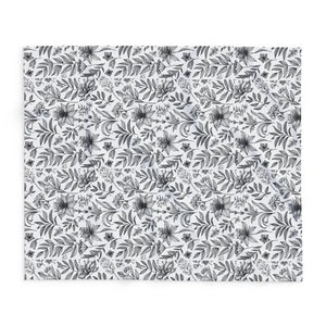 Floral Arctic Fleece Blanket - Elegant Monochrome Warmth - Dipaliz - Blankets