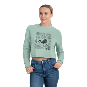 Women’s Cropped Sweatshirt Bold Swimming Design - Dipaliz - Sweatshirts