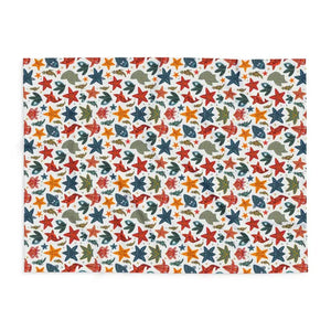 Vibrant Sea Creatures Arctic Fleece Blanket - Cozy Underwater Adventure - Dipaliz - Blankets