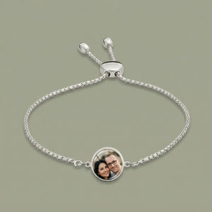 Silver bracelet with the couple’s photo and no dashed line