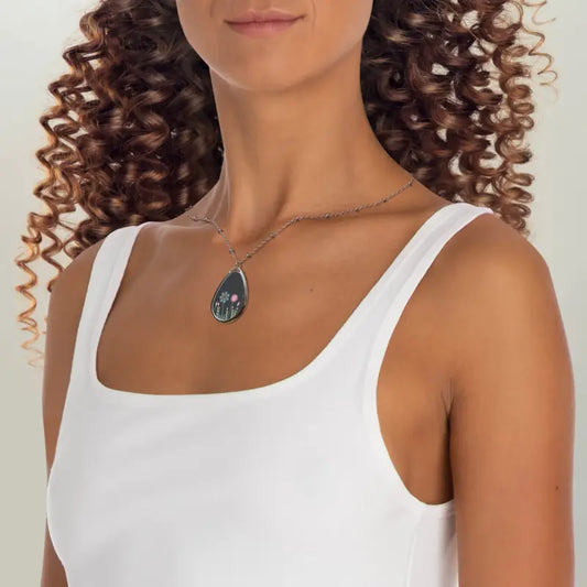 Unleash Nature’s Beauty with the Wildflowers Oval Necklace - one Size / Silver Accessories