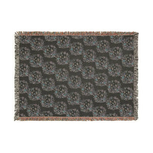 Both faces finished on the DipaliZ modern floral reversible blanket